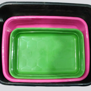 A premium litter tray with a scoop, a non-slip base, and a low-entry design, ideal for kittens and adult cats.